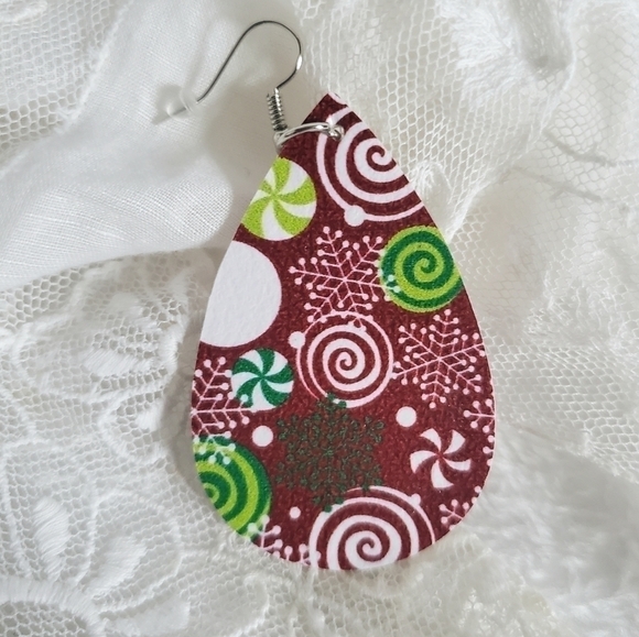 Tear Drop Faux Leather Geometric Christmas Peppermint Earrings NWT - Picture 3 of 7